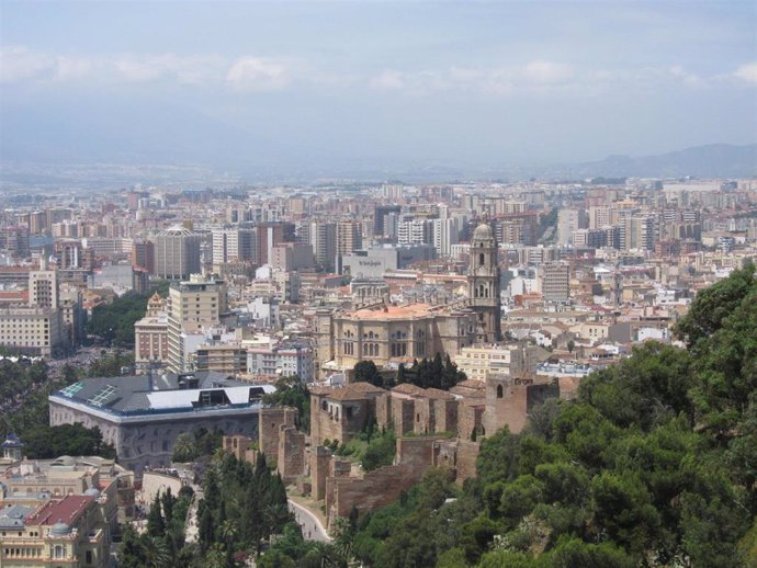 Vista De Málaga Capital (Con La Catedral Y La Aduana Al Fondo)