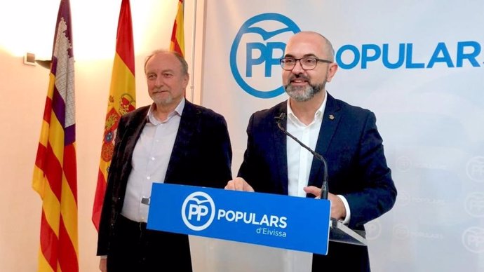 Coordinador del PP en Ibiza, Vicente Roig, y portavoz GP Consell, Mariano Juan (