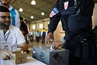 Los salvadoreños comienzan a votar en unas elecciones que pueden acabar con el bipartidismo histórico