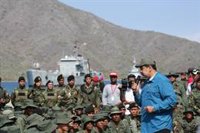 Maduro pide a los militares "evitar que Venezuela se convierta en una estrella de la bandera gringa"