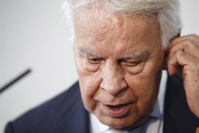 Los Reyes Felipe y Letizia, acompañados por los eméritos don Juan Carlos y doña 