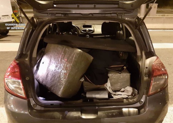 Decomisan 61 kilos de hachís en el maletero de un coche en La Jonquera (Girona)