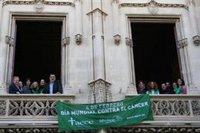 El Consell de Mallorca conmemora el Día Mundial Contra el Cáncer con una mesa informativa y una exposición