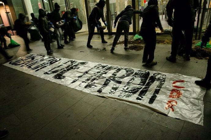 Els CDR llancen excrements a la Ciutat de la Justícia de Barcelona
