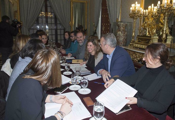 La presidenta de la Diputación de Cádiz, Irene García, se reúne con su gobierno