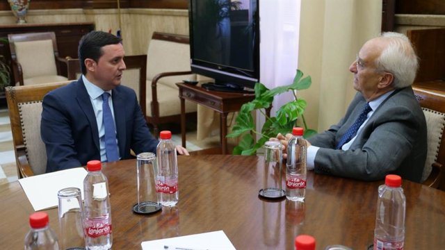 Javier A. García y Manuel de la Fuente, en su primera reunión institucional.