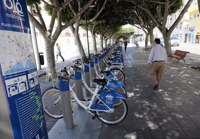 Sistema de préstamo de bicicletas Málaga estación servicio