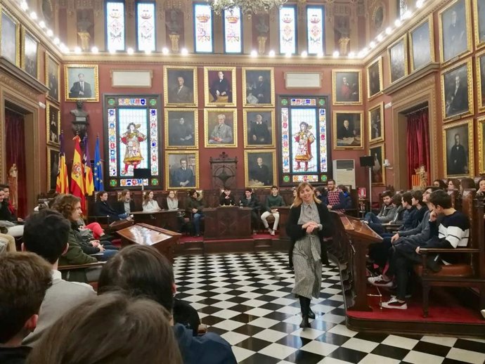Alumnos del Montesión visitan el Ayuntamiento