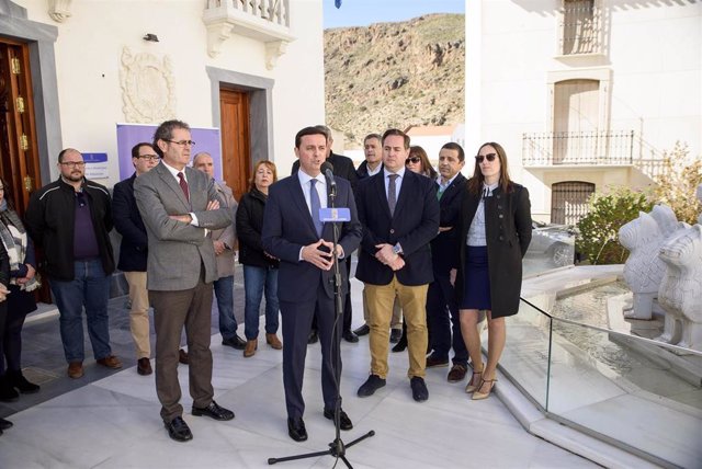 El presidente de la Diputación ha inaugurado la nueva UAM de Macael.