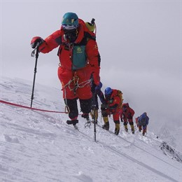 Xia Boyu ascendiendo el Everest