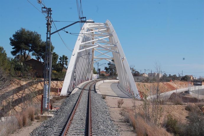 Uno de los 121 puentes de la red de Metrovalencia