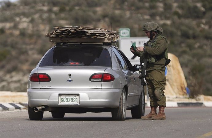 Checkpoint o control militar israelí a las afueras de Ramala
