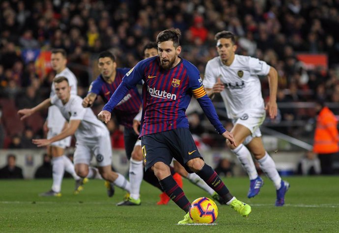 Messi anota uno de sus goles en el FC Barcelona - Valencia
