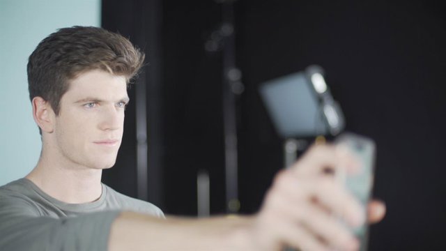 Miguel Bernardeau, la cara de la juventud y el bullyng