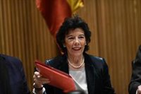 Celaá pide al PP que pregunte a Valerio por la cotización obligatoria de las prácticas académicas