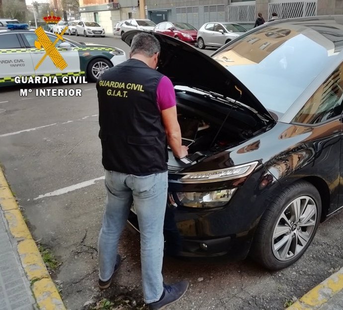 [Grupoextremadura] "La Guardia Civil Investigó A Tres Personas Que Vendían Vehíc