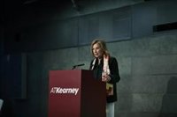 Dancausa dice que "pasarse de frenada" en la defensa de la mujer puede ser contraproducente