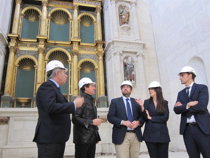 López Miras, En El Centro, Durante El Acto En La Iglesia De San Esteban