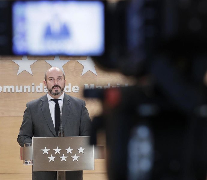 El vicepresidente de la Comunidad de Madrid, Pedro Rollán, informa a los medios 
