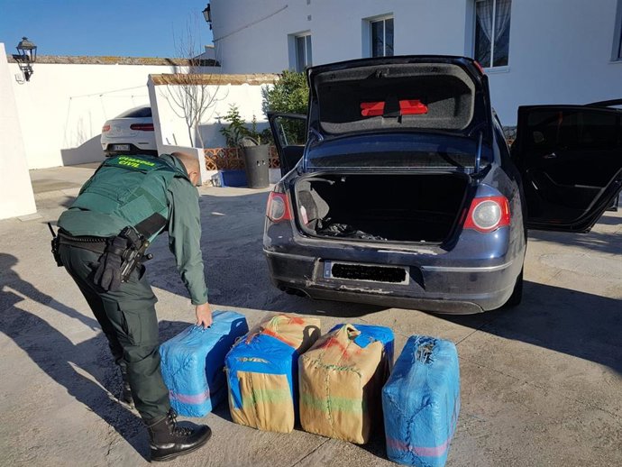 Fardos incautados en una opración en Benalup