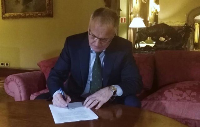 Josep Bou firma el manifiesto