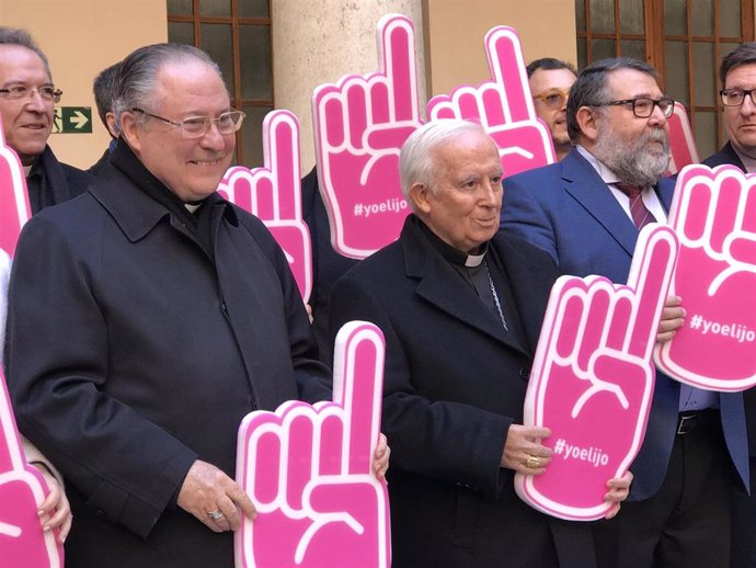 El cardenal Arzobispo de Valencia, Antonio Cañizares, durante la presentación de