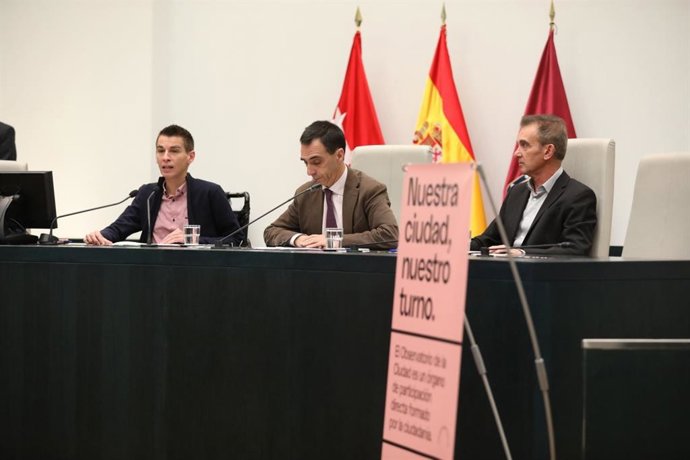 El delegado de Participación Ciudadana de Madrid, Pablo Soto, en el sorteo del O