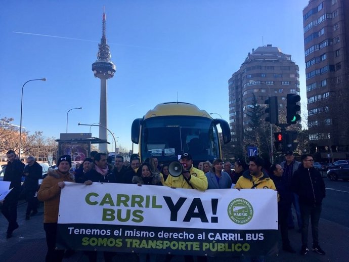 Autocares independientes discrecionales de Madrid reclama en O'Donell poder usar