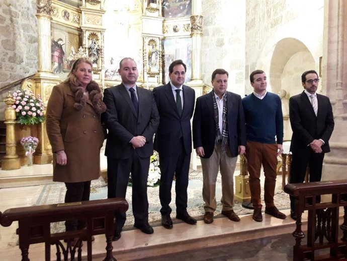 El presidente del PP de C-LM, Paco Núñez, y representantes de los colectivos de 