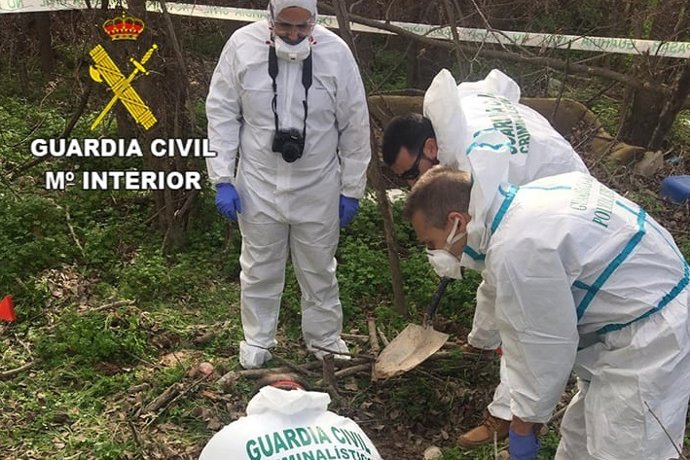 La Guardia Civil en el momento de la localización del cadáver