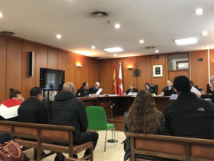 Juicio acusados de introducir cocaína en Santander