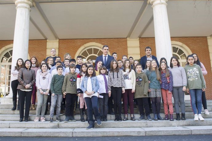 Visita de los alumnos de un colegio de Navarra al presidente del Gobierno, Pedro