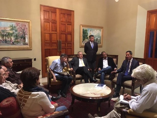 Juan Guaidó reunido con ex ministros del Gobierno de Hugo Chávez