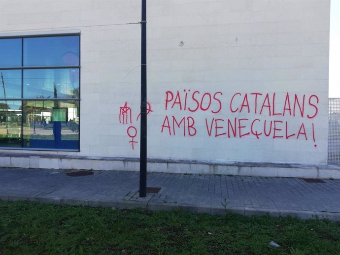 Pintada realitzada en l'estació  d'metro de la UIB