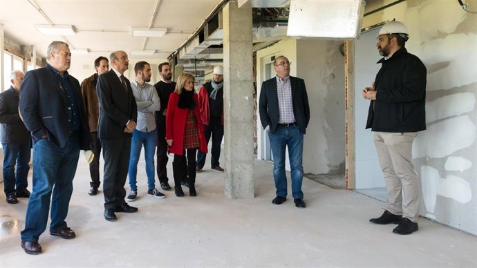 El consejero de Obras Públicas y Vivienda, José María Mazón, visita obras en Bez
