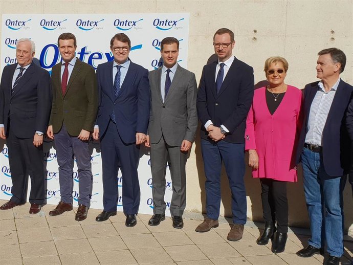 Fernández Mañueco, junto a Casado en Segovia.