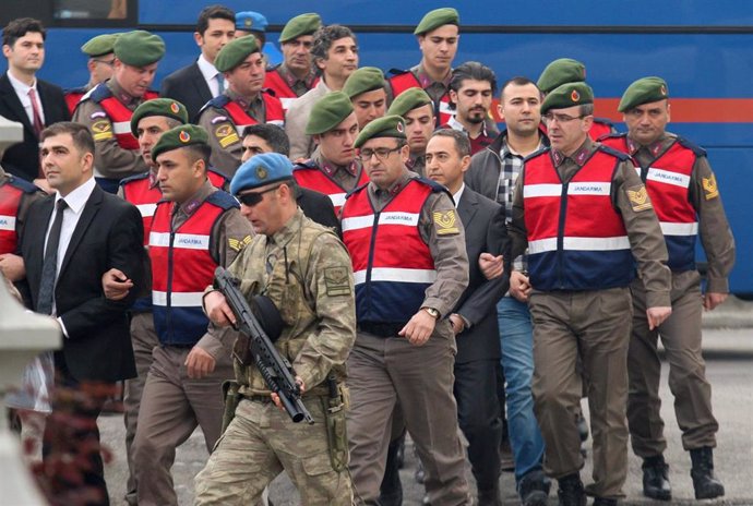 Soldados acusados de intentar asesinar a Erdogan durante el golpe (Archivo)