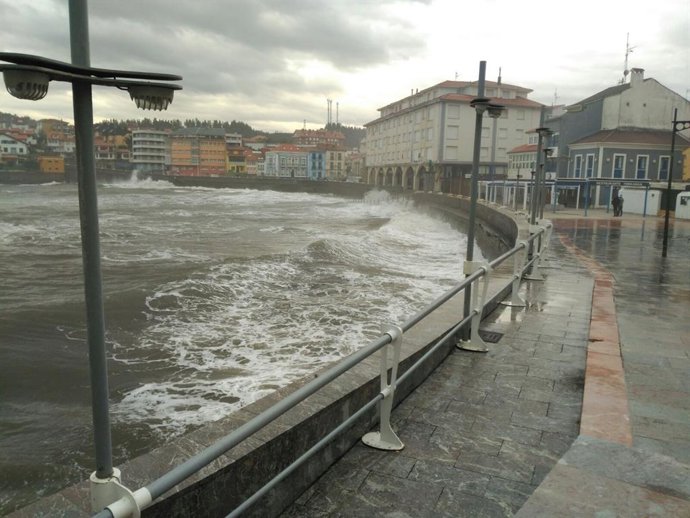Oleaje en Luanco