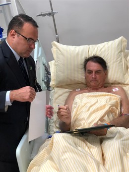 El presidente de Brasil, Jair Bolsonaro, en el hospital