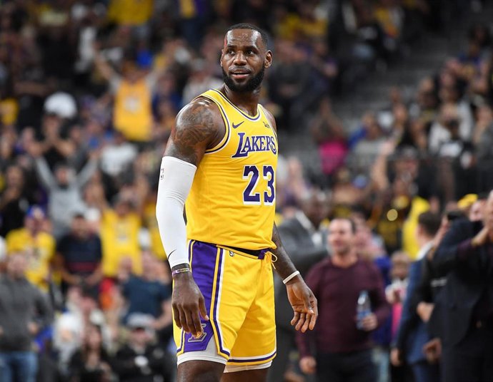 LeBron James se estrena con Los Angeles Lakers
