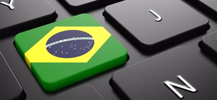 Brasil y Colombia, los países donde la gente pasa más tiempo en internet