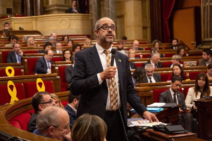 El conseller d'Interior de la Generalitat, Miquel Buch, en el ple del Parlame