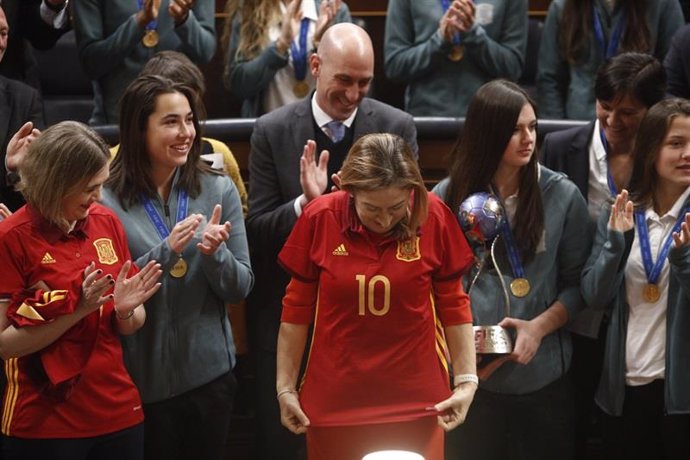Ana Pastor con la camiseta de la Selección Española de Futbol Sub 17 femenina