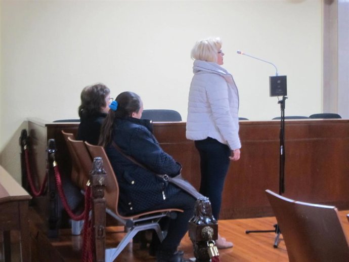 Las tres acusadas en el banquillo de la Audiencia de Jaén