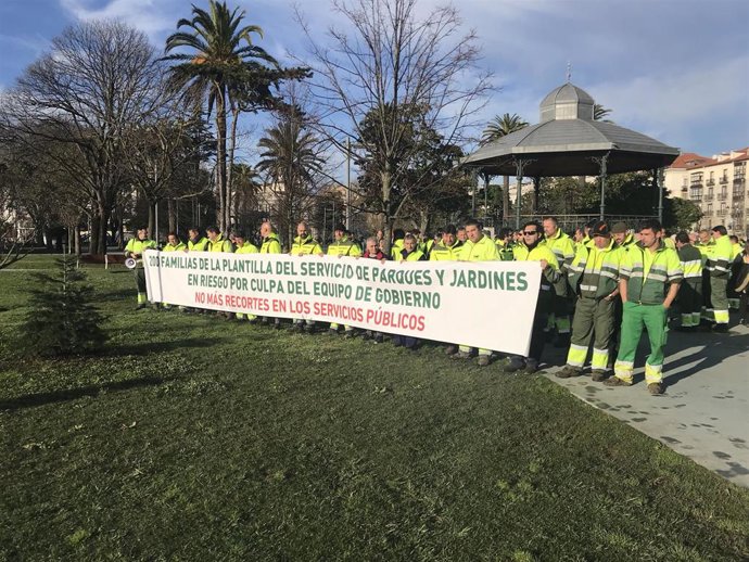 Plantilla de Parques y Jardines concentrada en los Jardines de Pereda