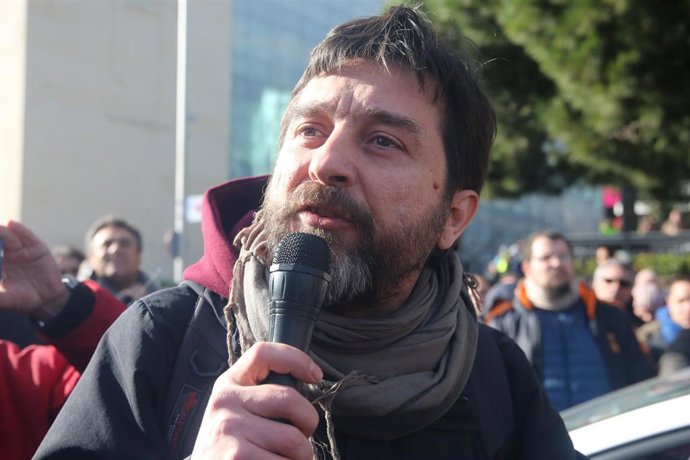 Taxistas se concentran en la entrada de IFEMA y cortan el tráfico en la M-40 en 