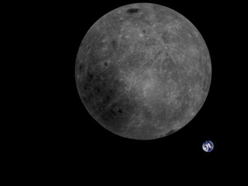 Imagen de la cara oculta de la Luna y la Tierra