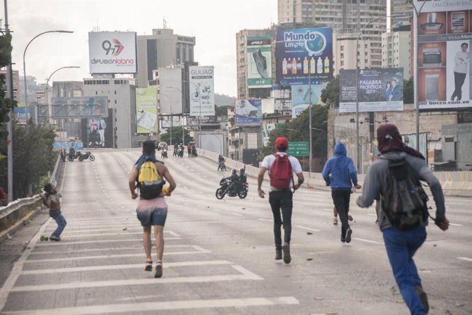 Venezuelans rally in support of Juan Guaidó
