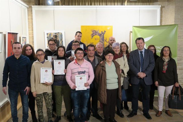 Entrega de diplomas del curso sobre cría del conejo.