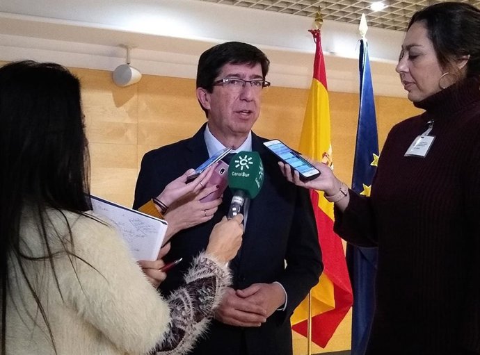 Juan Marín atiende a los periodistas en Madrid